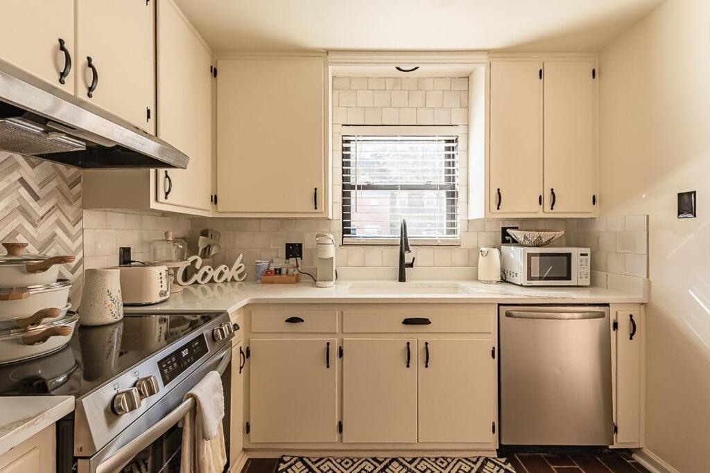 Cozy Townhome Retreat With King Bed Near I-10, Capitol, Fsu & Famu 塔拉哈西 外观 照片